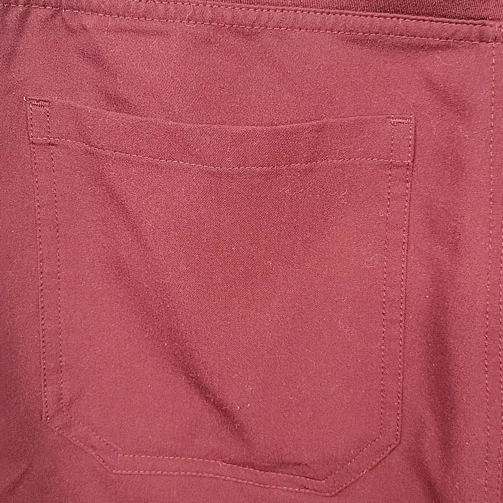 FIGS Burgundy‎ Medical Scrubs Men's Large